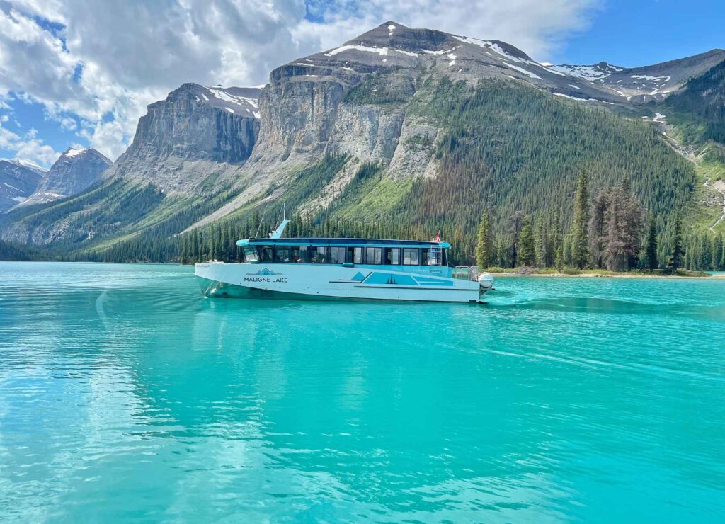 Maligne-Lake-Cruise-Boat